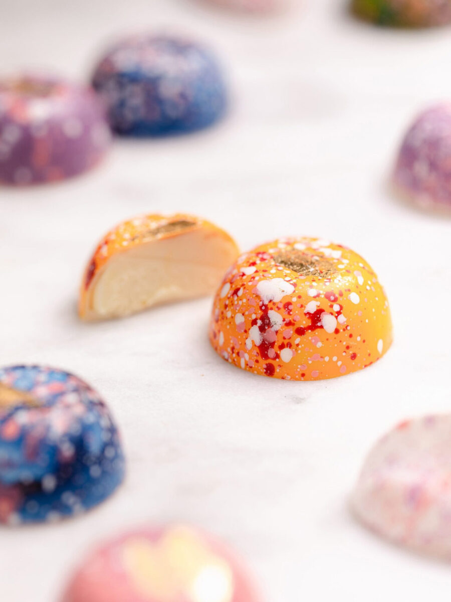 Praline artizanale pictate Orange Blossom